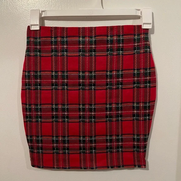 Preppy Plaid Skirt size medium Red - Picture 2 of 5